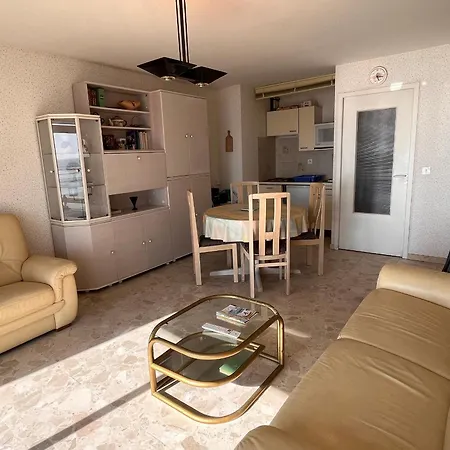 T2 Avec Balcon Et Vue Mer, 1er étage, Ascenseur, Tv, Cuisine équipée - Fr-1-197-466